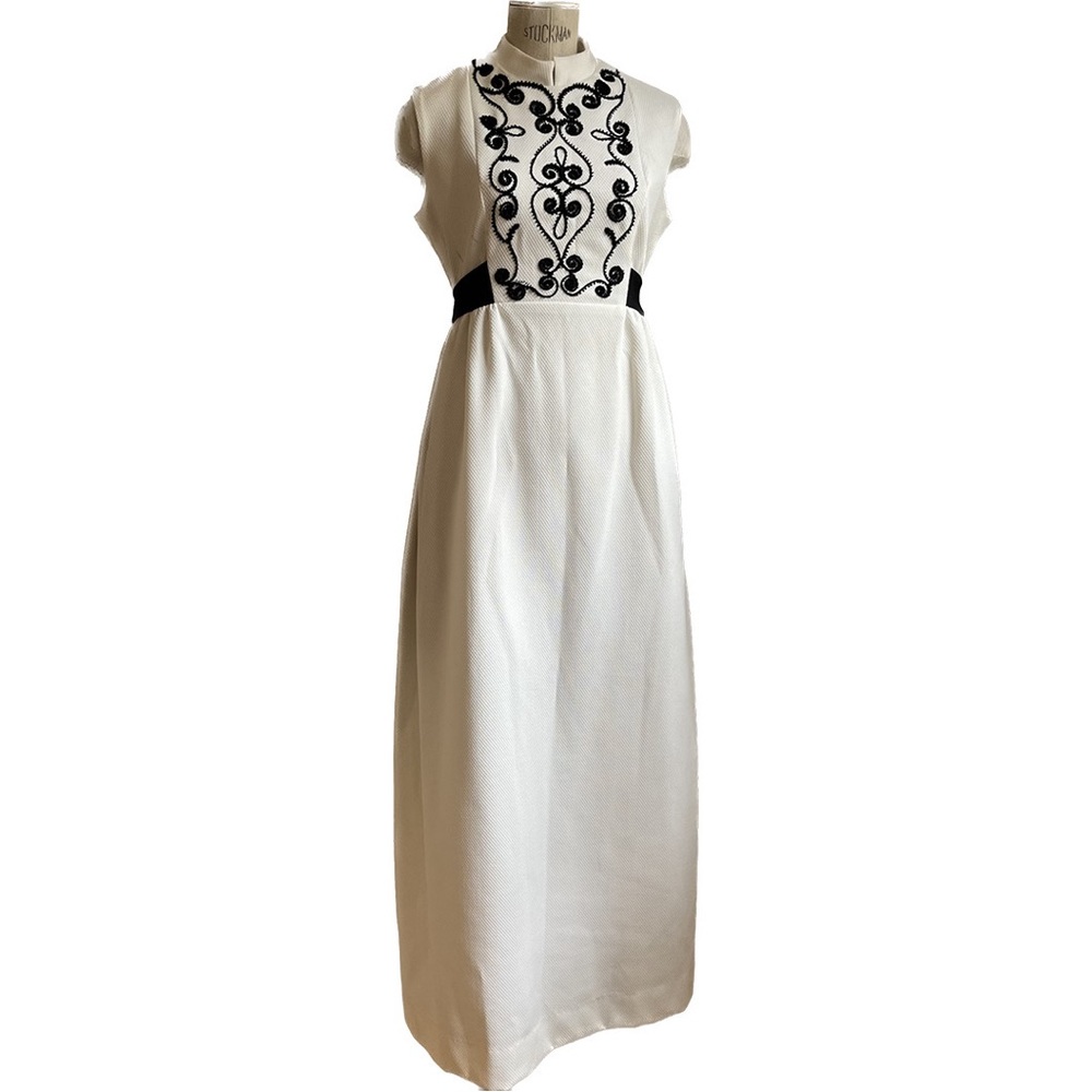 SOLD Vintage 70’s maxi dress embroidered barbed hearts tieback hostess